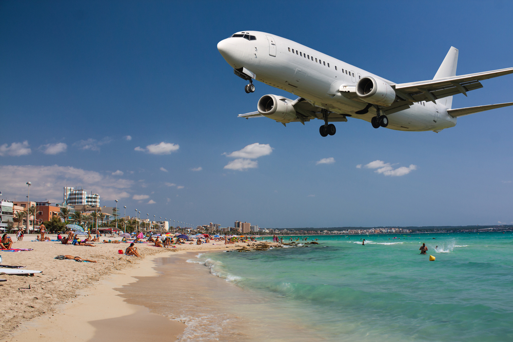Flugzeug über der Playa de Palma