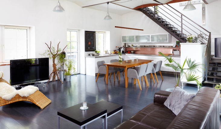 Modernes Wohnzimmer und Küche