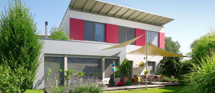 Modernes Einfamilienhaus mit Garten