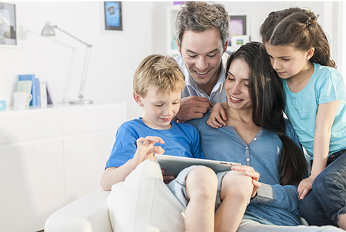 Familie im Eigenheim