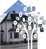 Logo Stegehuis mit Einfamilienhaus im Hintergrund